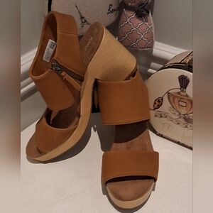 Toms Faux Wood Tan Platform Majorca Sandals Sz 11M NWOB